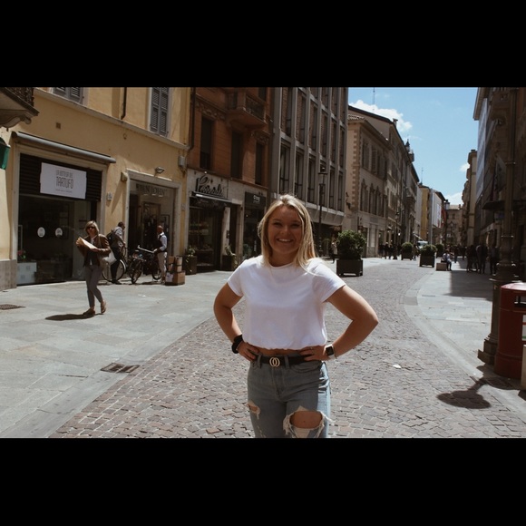 Hi!! Feel free to check my closet out! - Picture 1 of 4